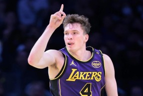 爱游戏网址洛杉矶湖人训练开放日，今晚状态回暖引欢呼，国王杯在即，赛季目标并未改变的简单介绍